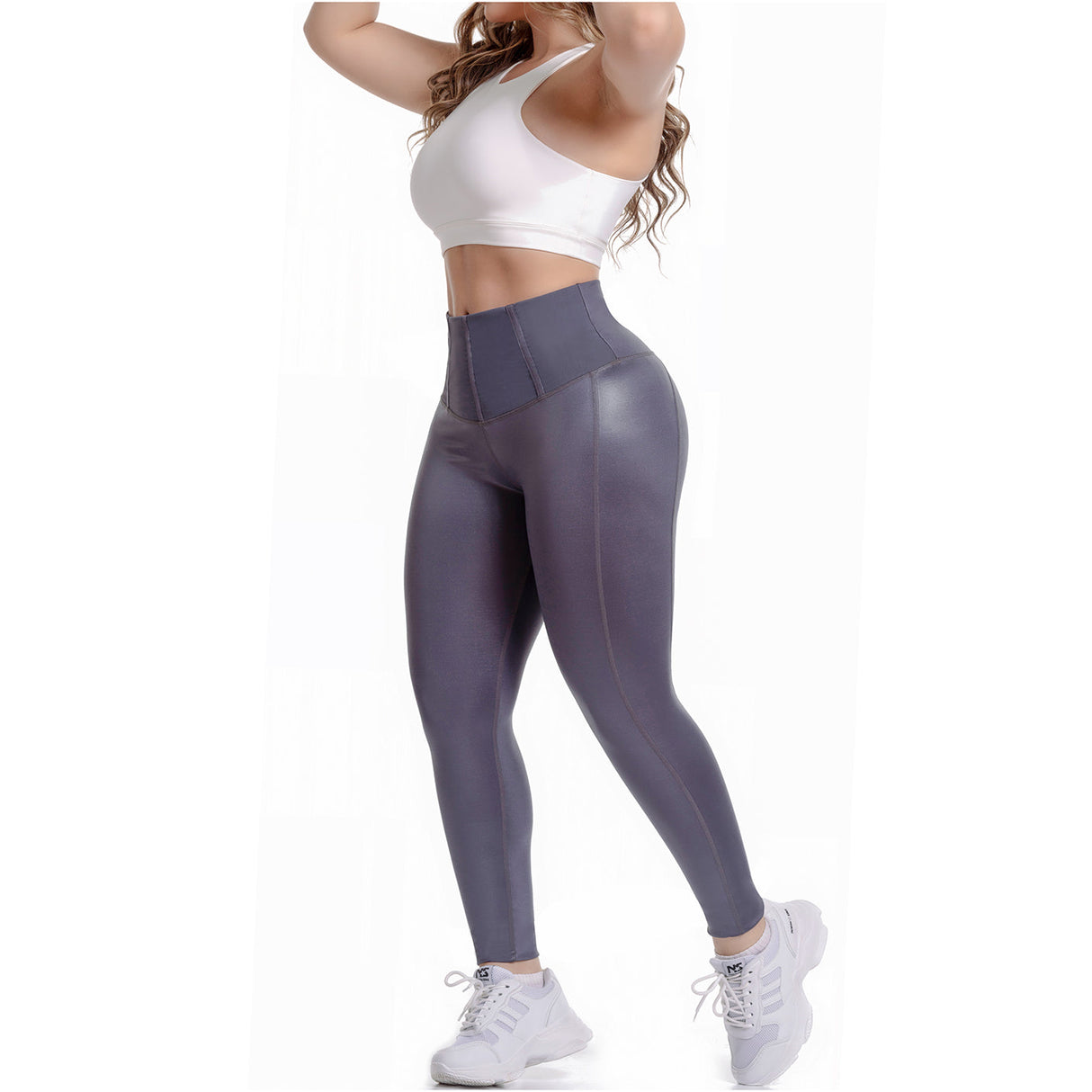 Leggings to shape your belly and buttocks.