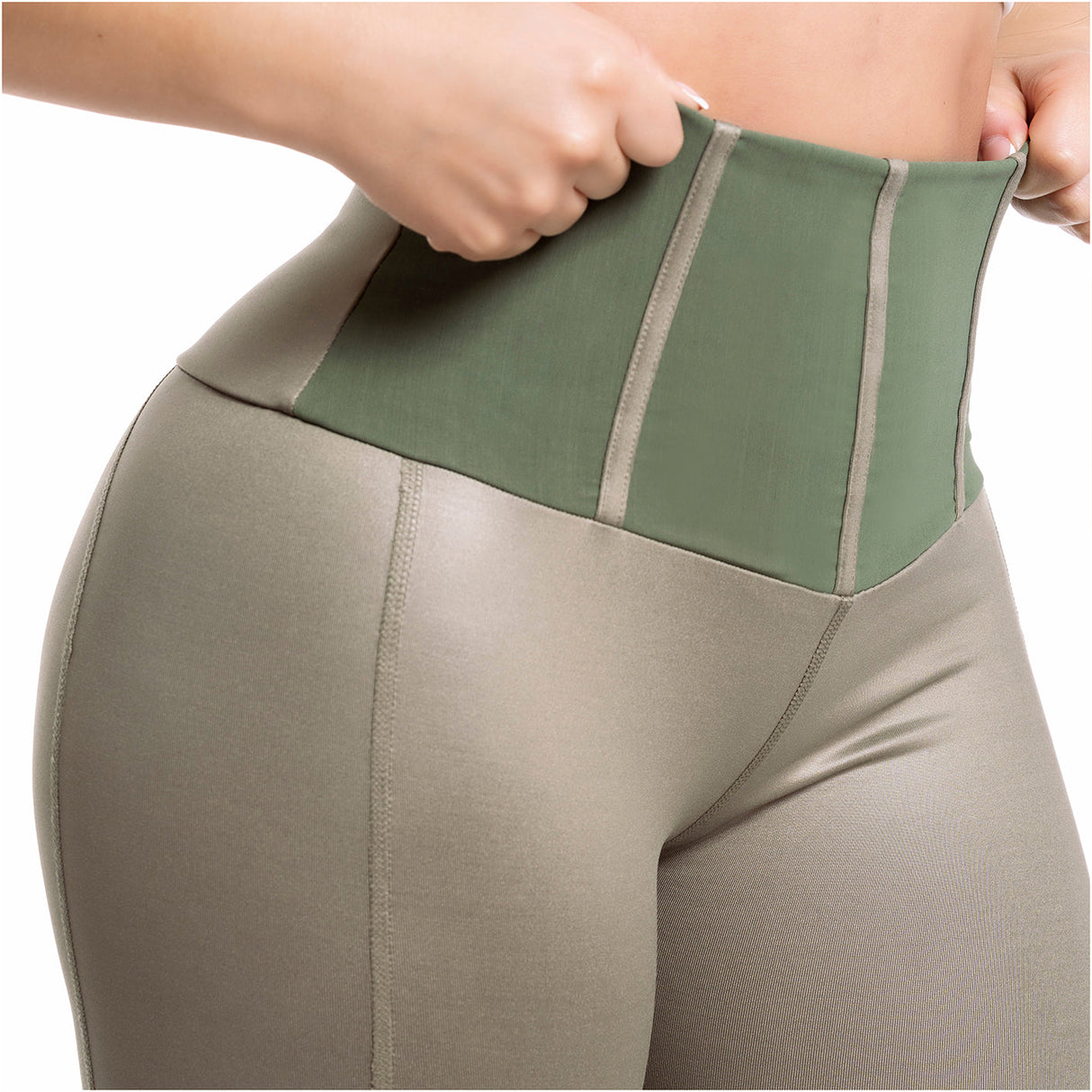 Leggings to shape your belly and buttocks.